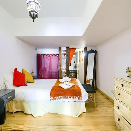 Charming Bohemian Lavapies Apartment Madrid Exterior photo